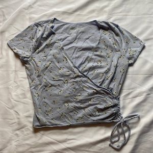 Hollister flower wrap top side cinch size medium